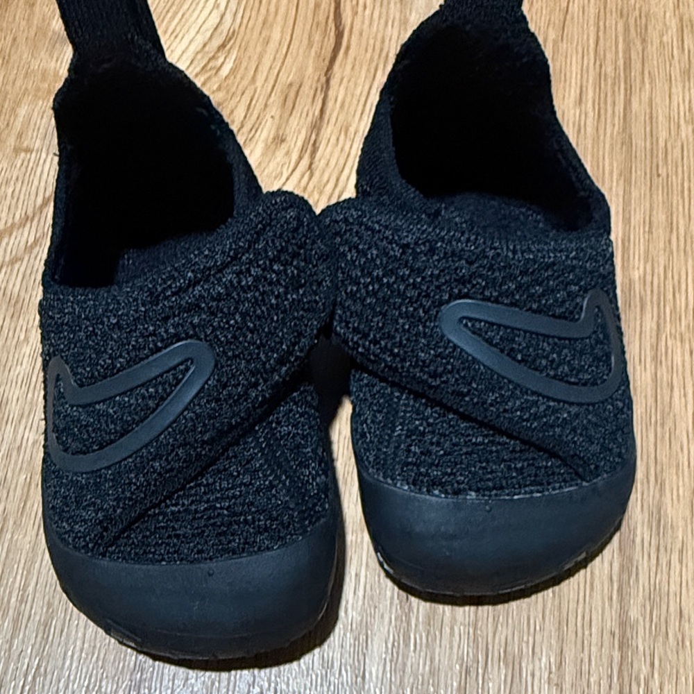 Nike Kids Black Slip-On Sneakers